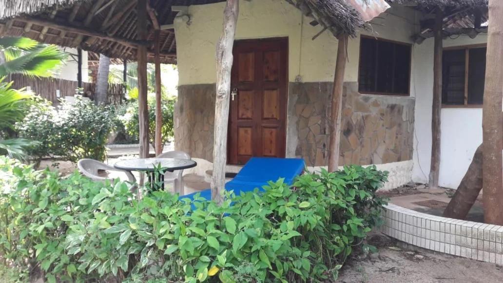The New Big Tree Beach Resort Mombasa Eksteriør bilde